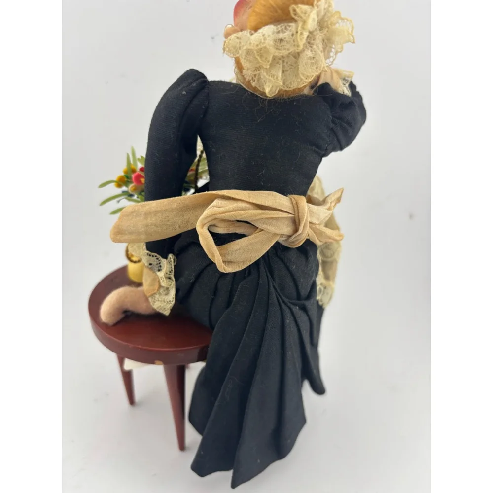 Unbranded Decor Doll Woman maid on telephone vintage Figurine